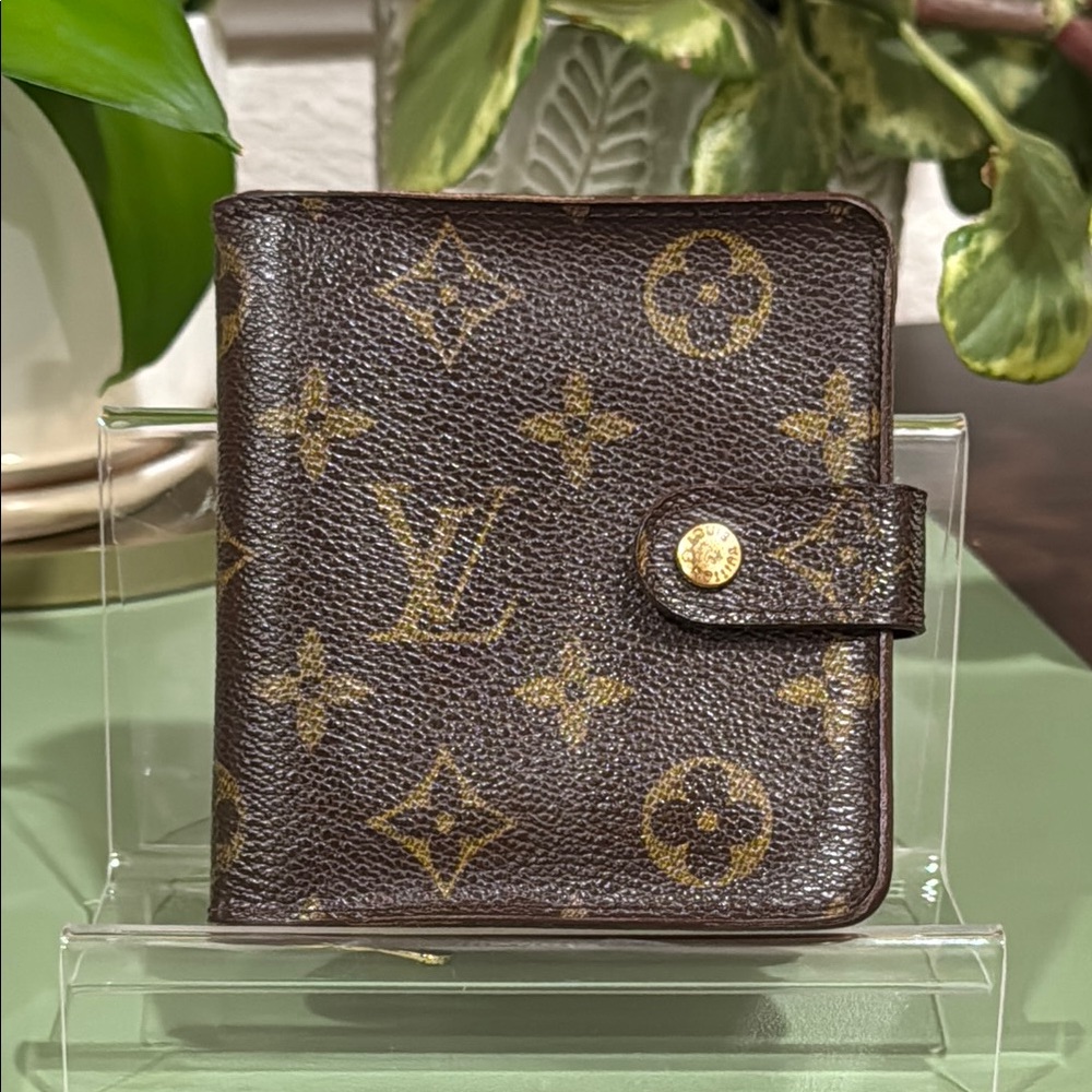 Louis Vuitton Brown Monogram bifold Wallet